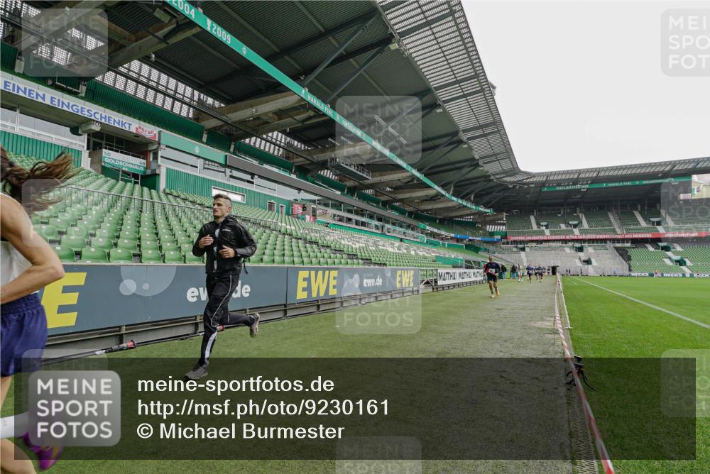 05.10.2025 - 20. swb-Marathon Bremen Michael Burmester http://msf.ph/oto/9230161 05.10.2025 12:46:30 Laufen im Stadion 256, 281, 609, 891, 943, 1091, 1246, 1521, 2163, 2228, 2276, 2545, 2585, 3054, 3084, 3381, 4274, 4617, 4758, 4848, 6849, 7526, 7583, 7675, 349, 649, 852, 943, 1307, 3807, 4786, 5132, 5588, 7028, 7440 meine-sportfotos.de