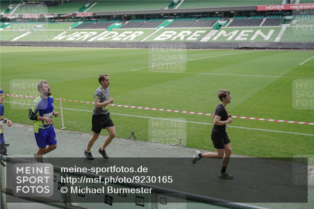 05.10.2025 - 20. swb-Marathon Bremen Michael Burmester http://msf.ph/oto/9230165 05.10.2025 10:29:13 Laufen im Stadion 8787, 9218, 9404, 9428, 9478, 9555, 9556, 9562, 9626, 9627, 9641, 9674, 9693, 9696, 9729, 9810, 9924, 9929, 9958, 9969, 9986, 10062, 10073, 10089, 10109, 10131, 10381, 10400, 10519, 10601, 10685, 10715, 10723, 10733, 10799, 10875, 10888, 10929, 10951, 10973, 11005, 11022, 11057, 11119, 11187, 11288, 11292, 11330, 11357, 11561, 11573, 11637, 9207, 9216, 9222, 9223, 9293, 9298, 9366, 9377, 9406, 9665, 9706, 9955, 10047, 10109, 10266, 10268, 10303, 10875, 10931 meine-sportfotos.de