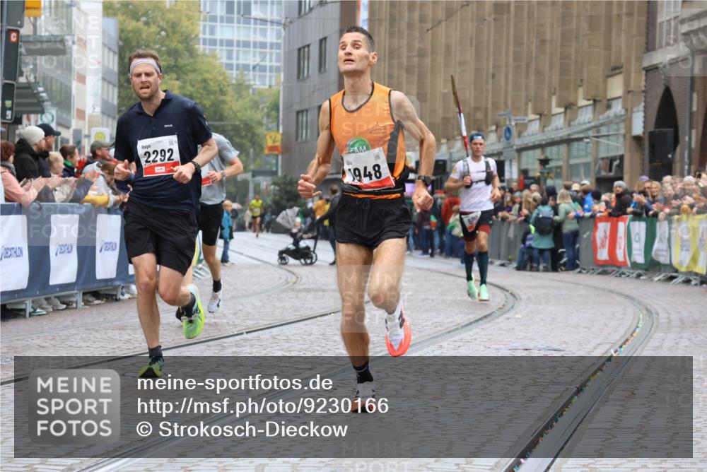 05.10.2025 - 20. swb-Marathon Bremen Strokosch-Dieckow http://msf.ph/oto/9230166 05.10.2025 12:28:52 Ziel 600, 717, 1113, 1948, 2159, 2292 meine-sportfotos.de