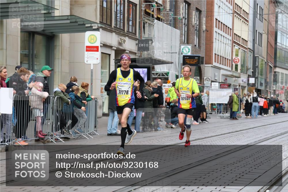 05.10.2025 - 20. swb-Marathon Bremen Strokosch-Dieckow http://msf.ph/oto/9230168 05.10.2025 10:37:29 Ziel 9755, 10347, 10501, 10775, 11176, 11465, 9755, 10347, 10501, 10775, 11176, 11465 meine-sportfotos.de
