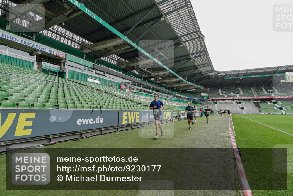 05.10.2025 - 20. swb-Marathon Bremen Michael Burmester http://msf.ph/oto/9230177 05.10.2025 12:46:39 Laufen im Stadion 256, 281, 502, 545, 609, 818, 862, 891, 1246, 1521, 2163, 2228, 2276, 2585, 3054, 3084, 3381, 4274, 4617, 4758, 4848, 6849, 7583, 7675, 349, 649, 852, 943, 1091, 1307, 2545, 3807, 5132, 5588, 7028, 7526 meine-sportfotos.de