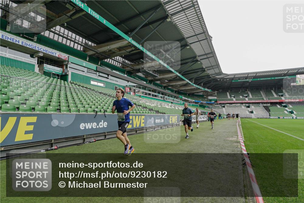 05.10.2025 - 20. swb-Marathon Bremen Michael Burmester http://msf.ph/oto/9230182 05.10.2025 12:46:39 Laufen im Stadion 256, 281, 502, 545, 609, 818, 862, 891, 1246, 1521, 2163, 2228, 2276, 2585, 3054, 3084, 3381, 4274, 4617, 4758, 4848, 6849, 7583, 7675, 349, 649, 852, 943, 1091, 1307, 2545, 3807, 5132, 5588, 7028, 7526 meine-sportfotos.de