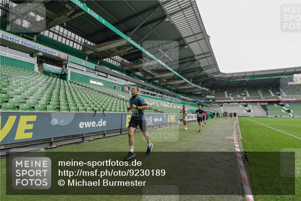 05.10.2025 - 20. swb-Marathon Bremen Michael Burmester http://msf.ph/oto/9230189 05.10.2025 12:46:41 Laufen im Stadion 223, 256, 281, 502, 545, 609, 818, 862, 891, 1246, 1521, 2163, 2228, 2276, 2585, 3054, 3084, 3381, 4274, 4617, 4758, 4848, 6295, 6849, 7583, 7675, 349, 649, 852, 943, 1091, 1307, 2545, 3807, 5588, 7028, 7526 meine-sportfotos.de