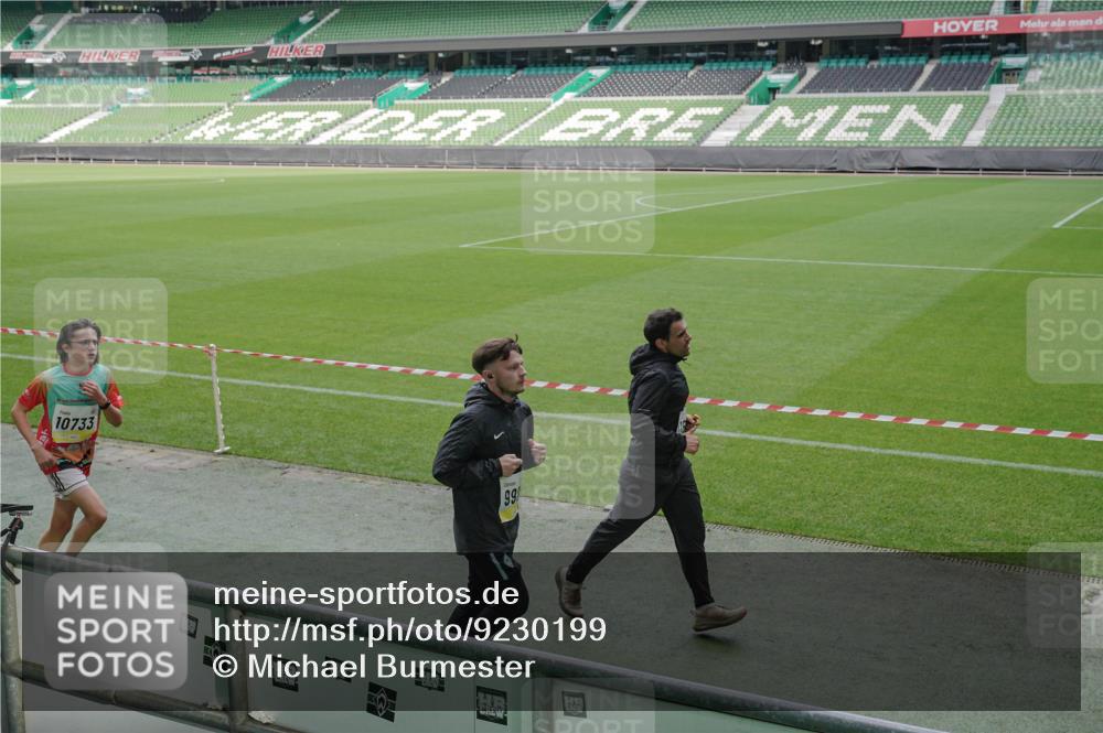 05.10.2025 - 20. swb-Marathon Bremen Michael Burmester http://msf.ph/oto/9230199 05.10.2025 10:29:15 Laufen im Stadion 8787, 9218, 9404, 9428, 9478, 9555, 9556, 9562, 9626, 9627, 9630, 9641, 9674, 9693, 9696, 9729, 9810, 9924, 9929, 9958, 9969, 9986, 10062, 10073, 10089, 10131, 10381, 10400, 10601, 10685, 10715, 10723, 10733, 10799, 10877, 10888, 10929, 10951, 11005, 11022, 11057, 11119, 11187, 11288, 11292, 11330, 11357, 11573, 11637, 9207, 9216, 9222, 9293, 9298, 9366, 9377, 9406, 9562, 9665, 9706, 9955, 10047, 10109, 10266, 10268, 10303, 10519, 10875, 10931 meine-sportfotos.de
