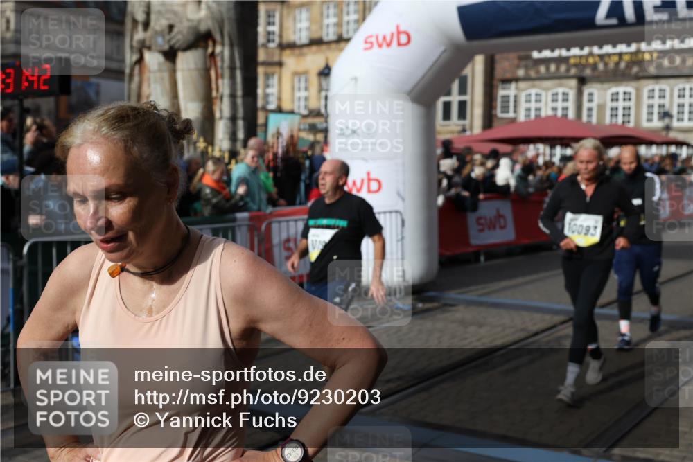 05.10.2025 - 20. swb-Marathon Bremen Yannick Fuchs http://msf.ph/oto/9230203 05.10.2025 11:02:31 Ziel 9748, 10093, 10130, 10194, 10821, 10829, 10982, 10983, 11386 meine-sportfotos.de