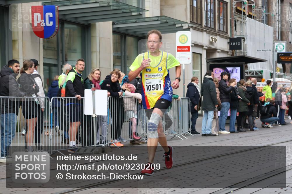 05.10.2025 - 20. swb-Marathon Bremen Strokosch-Dieckow http://msf.ph/oto/9230209 05.10.2025 10:37:31 Ziel 9755, 10347, 10501, 10775, 11176, 11328, 11465, 9755, 10347, 10501, 10775, 11176, 11328, 11465 meine-sportfotos.de
