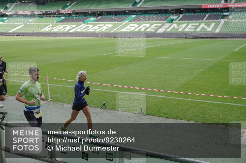 05.10.2025 - 20. swb-Marathon Bremen Michael Burmester http://msf.ph/oto/9230264 05.10.2025 10:29:20 Laufen im Stadion 8787, 9218, 9233, 9385, 9404, 9428, 9437, 9478, 9555, 9556, 9626, 9627, 9630, 9641, 9674, 9689, 9693, 9696, 9704, 9729, 9761, 9810, 9889, 9924, 9929, 9958, 9969, 9986, 10062, 10073, 10089, 10131, 10381, 10400, 10601, 10685, 10715, 10723, 10733, 10799, 10868, 10877, 10888, 10929, 10951, 10968, 11005, 11022, 11057, 11119, 11187, 11208, 11288, 11292, 11573, 11637, 9298, 9366, 9406, 9562, 9665, 9706, 9955, 10047, 10109, 10266, 10268, 10303, 10519, 10875, 10931 meine-sportfotos.de