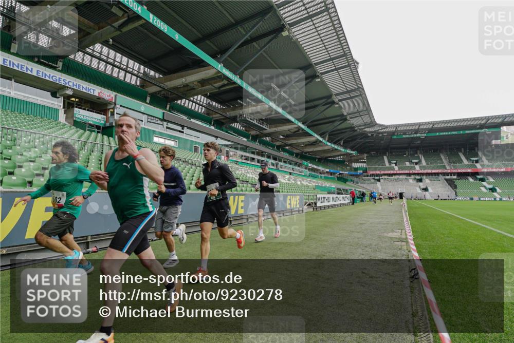 05.10.2025 - 20. swb-Marathon Bremen Michael Burmester http://msf.ph/oto/9230278 05.10.2025 12:46:59 Laufen im Stadion 223, 265, 391, 502, 505, 545, 609, 818, 862, 891, 1246, 1521, 1635, 2163, 2276, 2585, 2939, 3054, 3084, 3381, 4758, 4848, 4966, 4988, 6295, 7583, 7675, 8013, 256, 281, 2228, 4274, 4617, 6849 meine-sportfotos.de