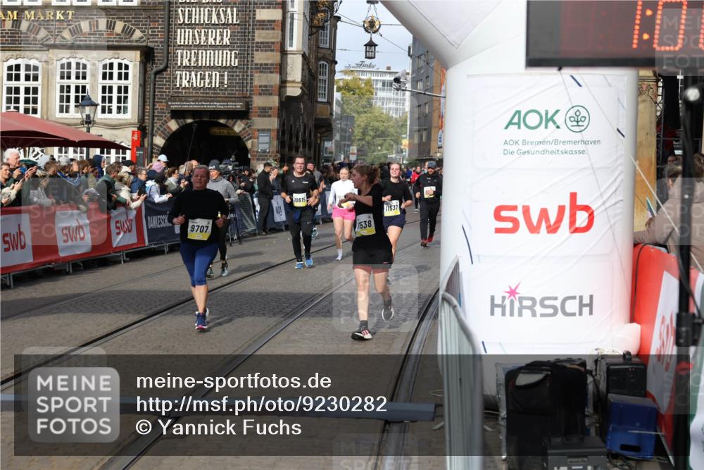 05.10.2025 - 20. swb-Marathon Bremen Yannick Fuchs http://msf.ph/oto/9230282 05.10.2025 11:02:33 Ziel 9707, 9748, 10093, 10194, 10821, 10829, 10982, 10983, 11386, 11537, 11538 meine-sportfotos.de