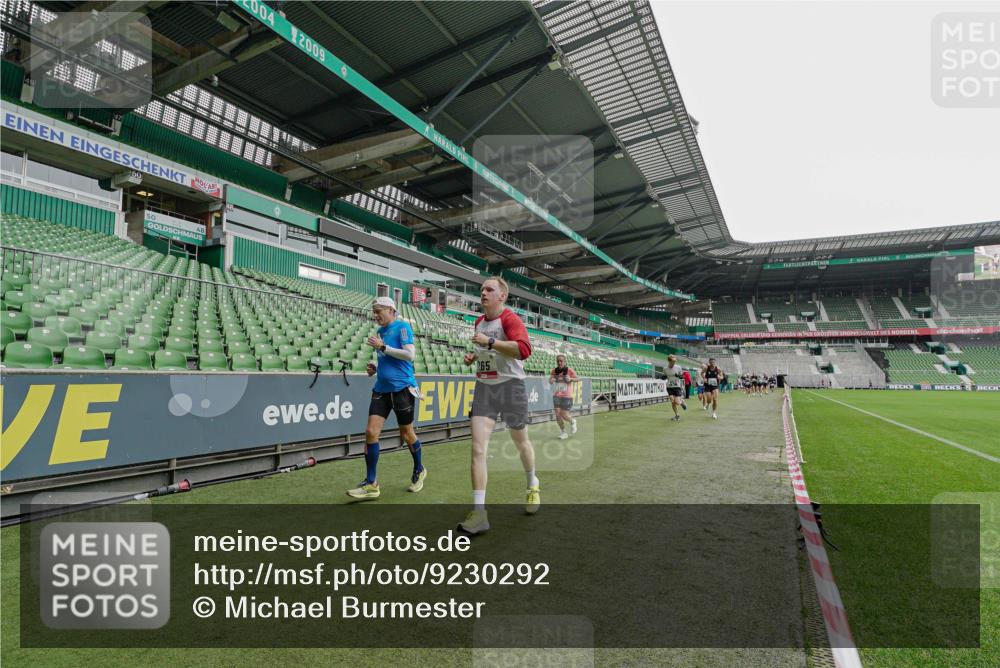 05.10.2025 - 20. swb-Marathon Bremen Michael Burmester http://msf.ph/oto/9230292 05.10.2025 12:47:10 Laufen im Stadion 223, 265, 391, 442, 502, 505, 545, 609, 770, 818, 862, 891, 1246, 1521, 1635, 2613, 2872, 2939, 3054, 3084, 4255, 4758, 4848, 4966, 4988, 5656, 5831, 6295, 7070, 7170, 7583, 8013, 256, 281, 2163, 2228, 2276, 2585, 3381, 4274, 4617, 6849, 7675 meine-sportfotos.de