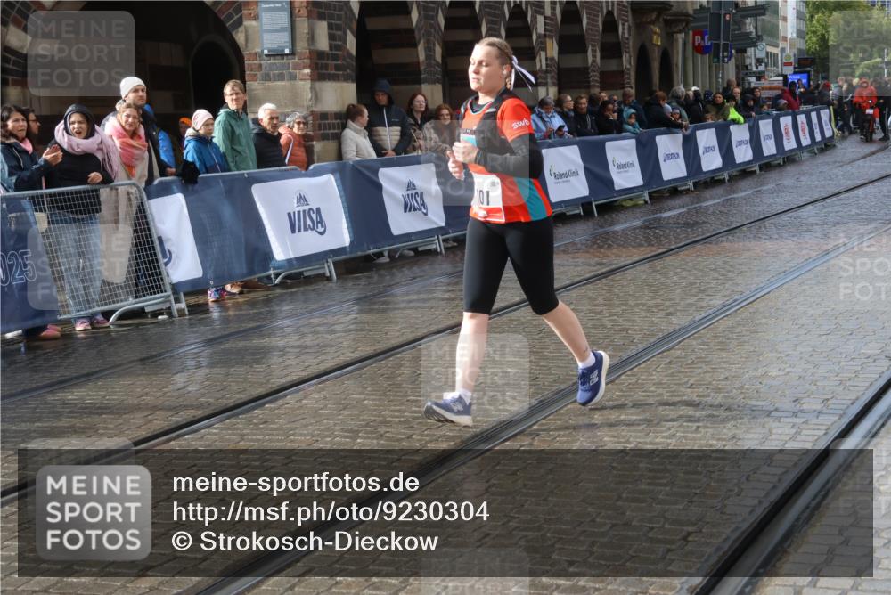 05.10.2025 - 20. swb-Marathon Bremen Strokosch-Dieckow http://msf.ph/oto/9230304 05.10.2025 15:04:27 Ziel 301 meine-sportfotos.de