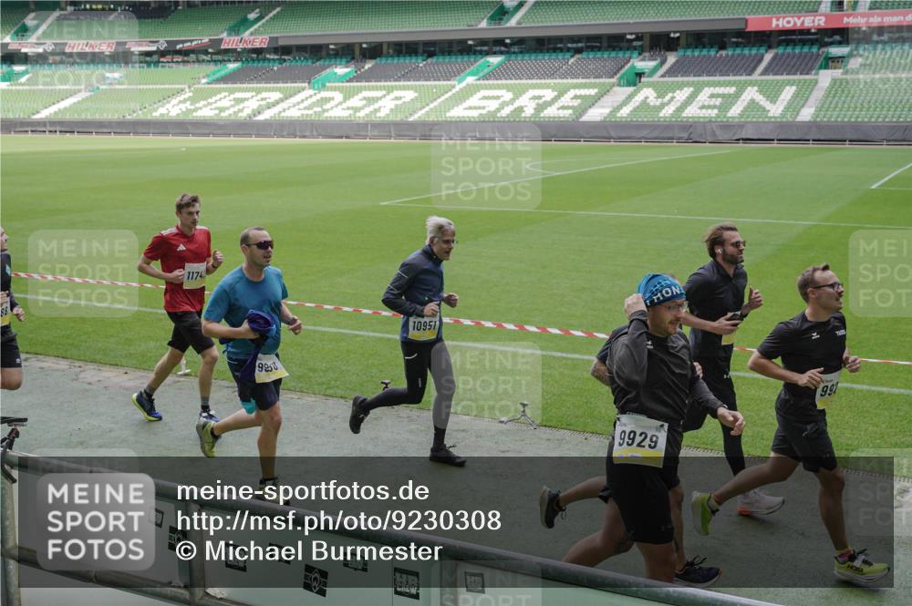 05.10.2025 - 20. swb-Marathon Bremen Michael Burmester http://msf.ph/oto/9230308 05.10.2025 10:29:22 Laufen im Stadion 8787, 9218, 9233, 9385, 9428, 9437, 9478, 9555, 9556, 9583, 9626, 9627, 9630, 9641, 9674, 9689, 9693, 9696, 9704, 9729, 9761, 9889, 9924, 9929, 9958, 9969, 9986, 10062, 10073, 10089, 10381, 10400, 10601, 10685, 10715, 10723, 10733, 10799, 10868, 10877, 10888, 10929, 10951, 10968, 11005, 11022, 11057, 11119, 11187, 11208, 11288, 11292, 11573, 11637, 9298, 9404, 9406, 9562, 9665, 9706, 9955, 10109, 10266, 10268, 10303, 10519, 10875, 10931 meine-sportfotos.de