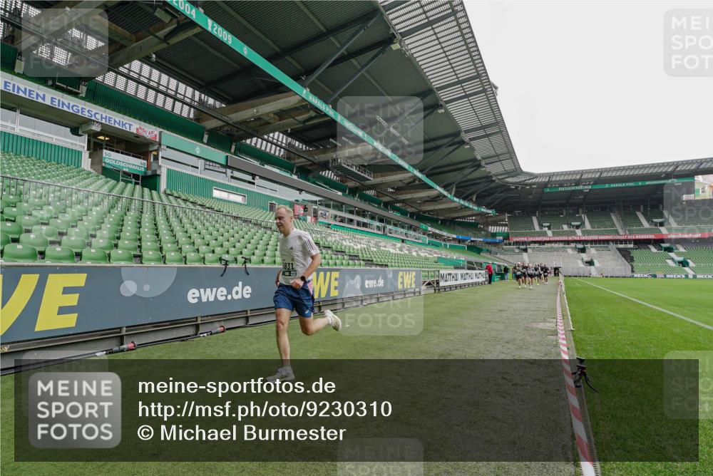 05.10.2025 - 20. swb-Marathon Bremen Michael Burmester http://msf.ph/oto/9230310 05.10.2025 12:47:14 Laufen im Stadion 223, 265, 391, 442, 502, 505, 545, 609, 770, 818, 862, 891, 1246, 1521, 1635, 2472, 2482, 2613, 2872, 2939, 3061, 3084, 4215, 4255, 4758, 4848, 4966, 4988, 5656, 5831, 6295, 7070, 7170, 7583, 8013, 256, 281, 891, 2163, 2276, 2585, 3054, 3381, 4617, 6849, 7675 meine-sportfotos.de