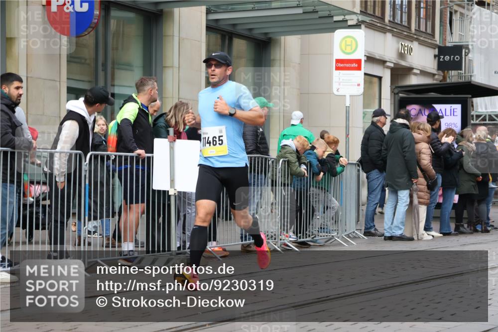 05.10.2025 - 20. swb-Marathon Bremen Strokosch-Dieckow http://msf.ph/oto/9230319 05.10.2025 10:37:44 Ziel 9755, 11328, 11465, 9755, 11328, 11465 meine-sportfotos.de