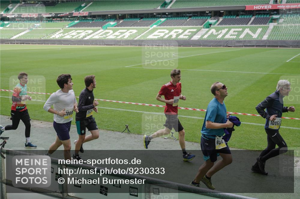 05.10.2025 - 20. swb-Marathon Bremen Michael Burmester http://msf.ph/oto/9230333 05.10.2025 10:29:23 Laufen im Stadion 8787, 9218, 9233, 9385, 9428, 9437, 9478, 9555, 9556, 9583, 9626, 9627, 9630, 9641, 9674, 9689, 9693, 9696, 9704, 9729, 9761, 9889, 9924, 9929, 9958, 9969, 9986, 10062, 10073, 10089, 10381, 10400, 10601, 10685, 10715, 10723, 10733, 10799, 10868, 10877, 10888, 10929, 10951, 10968, 11005, 11022, 11057, 11119, 11187, 11208, 11288, 11292, 11573, 11637, 9298, 9404, 9562, 9665, 9706, 9955, 10109, 10268, 10303, 10519, 10875, 10931 meine-sportfotos.de