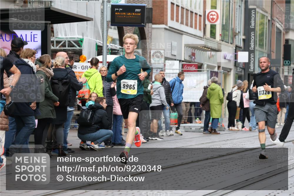 05.10.2025 - 20. swb-Marathon Bremen Strokosch-Dieckow http://msf.ph/oto/9230348 05.10.2025 10:37:47 Ziel 9755, 11328, 11465, 9755, 11328, 11465 meine-sportfotos.de