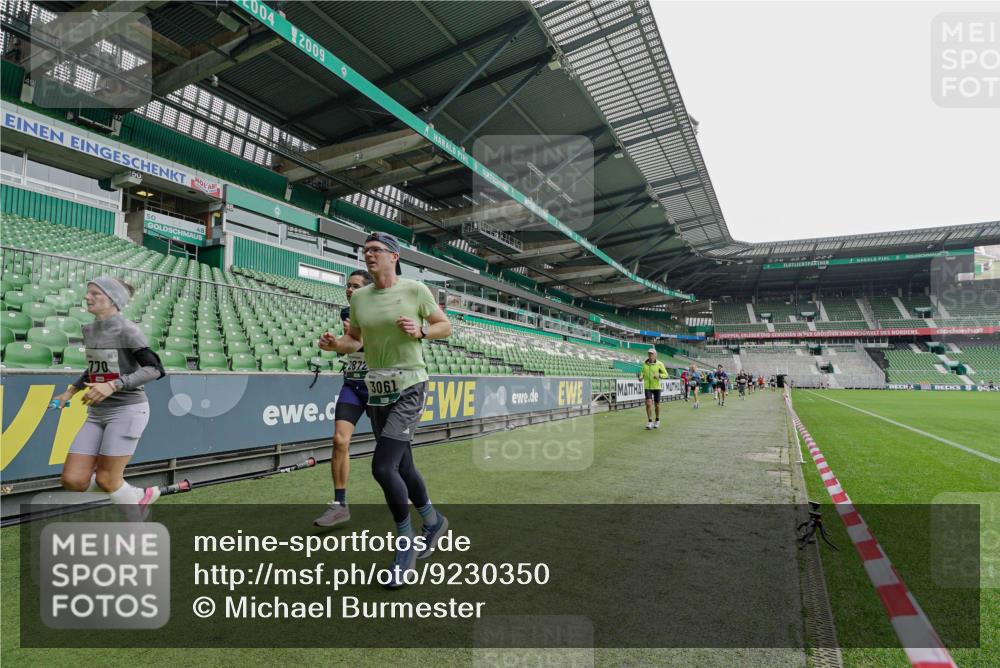 05.10.2025 - 20. swb-Marathon Bremen Michael Burmester http://msf.ph/oto/9230350 05.10.2025 12:47:25 Laufen im Stadion 223, 265, 344, 346, 391, 442, 502, 505, 545, 564, 609, 656, 770, 818, 862, 1205, 1521, 1635, 2472, 2482, 2613, 2656, 2872, 2939, 3061, 4215, 4255, 4291, 4313, 4848, 4966, 4988, 5656, 5831, 6295, 7070, 7170, 7176, 7492, 7583, 8013, 609, 891, 1246, 3054, 3084, 4758 meine-sportfotos.de