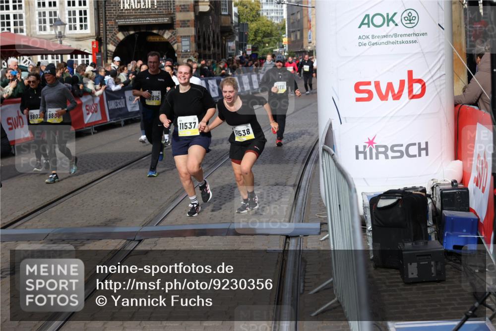 05.10.2025 - 20. swb-Marathon Bremen Yannick Fuchs http://msf.ph/oto/9230356 05.10.2025 11:02:36 Ziel 9468, 9647, 9707, 9802, 9839, 10093, 10194, 10615, 10982, 10983, 11110, 11537, 11538, 11711 meine-sportfotos.de