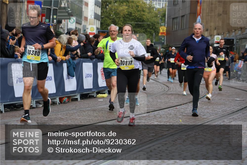 05.10.2025 - 20. swb-Marathon Bremen Strokosch-Dieckow http://msf.ph/oto/9230362 05.10.2025 10:51:54 Ziel 9683, 10380, 10581, 10625, 10817, 11080, 11136, 11325, 11394 meine-sportfotos.de