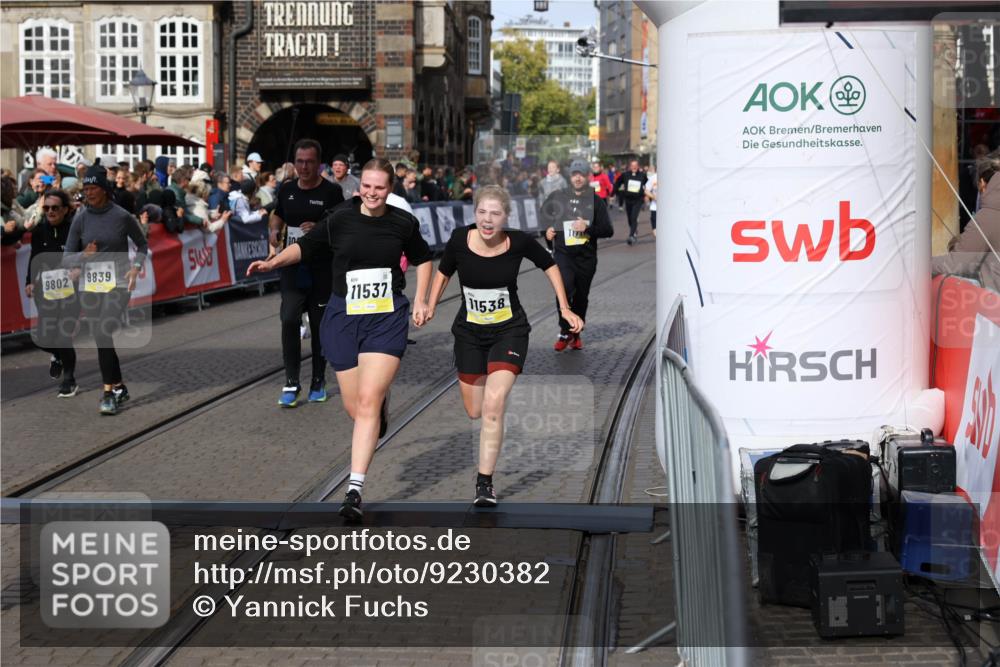 05.10.2025 - 20. swb-Marathon Bremen Yannick Fuchs http://msf.ph/oto/9230382 05.10.2025 11:02:36 Ziel 9468, 9647, 9707, 9802, 9839, 10093, 10194, 10615, 10982, 10983, 11110, 11537, 11538, 11711 meine-sportfotos.de