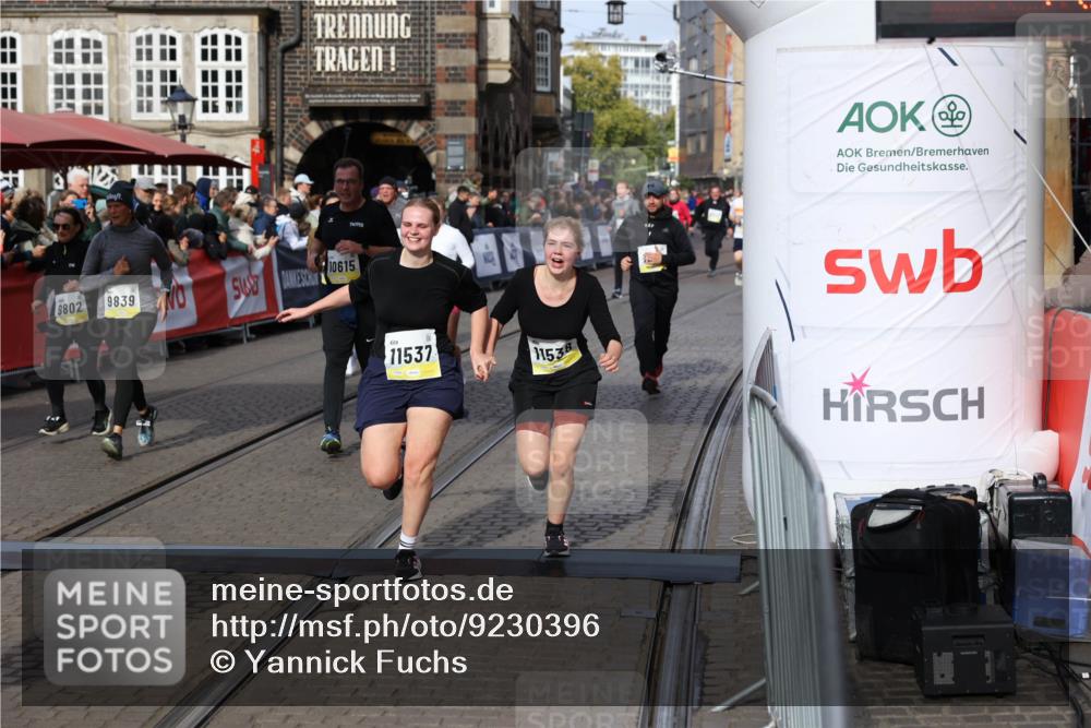 05.10.2025 - 20. swb-Marathon Bremen Yannick Fuchs http://msf.ph/oto/9230396 05.10.2025 11:02:36 Ziel 9468, 9647, 9707, 9802, 9839, 10093, 10194, 10615, 10982, 10983, 11110, 11537, 11538, 11711 meine-sportfotos.de