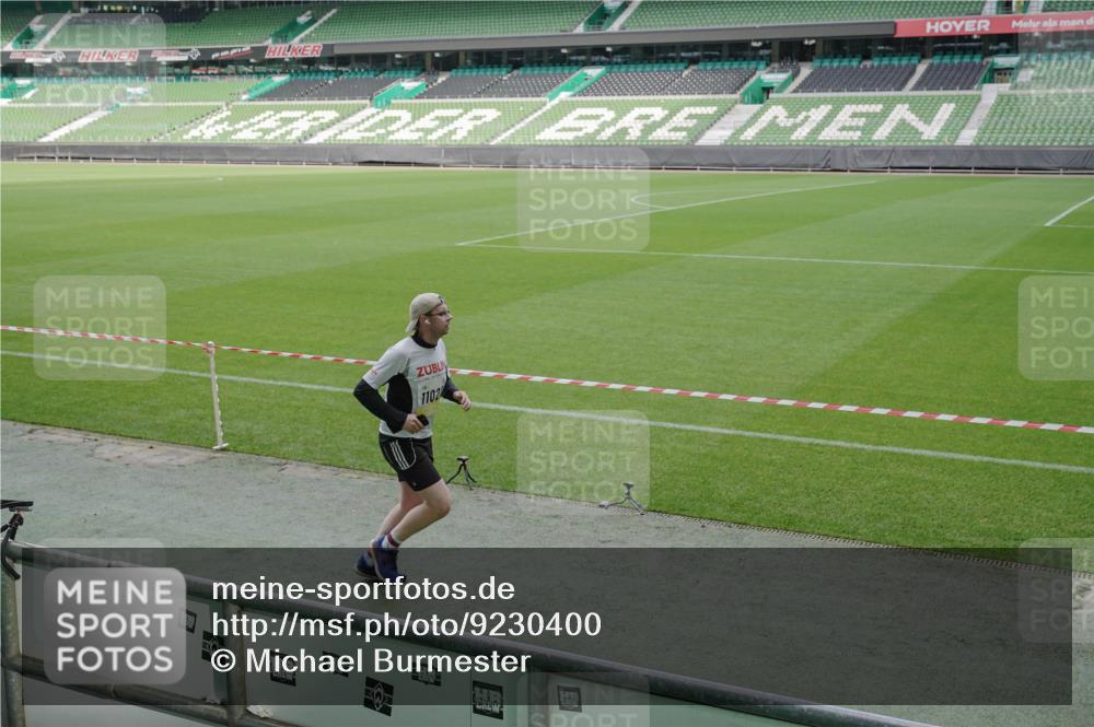 05.10.2025 - 20. swb-Marathon Bremen Michael Burmester http://msf.ph/oto/9230400 05.10.2025 10:29:28 Laufen im Stadion 8787, 8866, 9014, 9218, 9233, 9369, 9385, 9428, 9437, 9478, 9485, 9555, 9556, 9583, 9626, 9627, 9630, 9641, 9674, 9689, 9693, 9696, 9704, 9729, 9740, 9761, 9889, 9924, 9929, 9958, 9969, 9986, 10062, 10073, 10089, 10118, 10170, 10381, 10400, 10534, 10601, 10685, 10715, 10723, 10726, 10733, 10799, 10868, 10877, 10888, 10929, 10951, 10968, 11005, 11022, 11057, 11119, 11187, 11208, 11288, 11292, 11573, 11637, 9298, 9404, 9562, 9706, 10109, 10519, 10875, 10931 meine-sportfotos.de