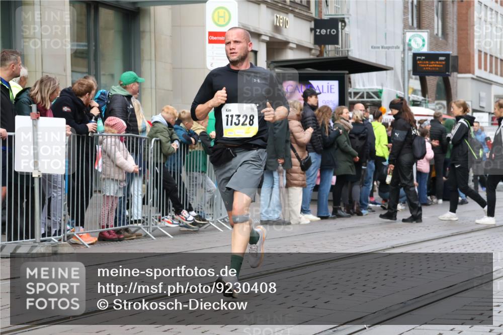 05.10.2025 - 20. swb-Marathon Bremen Strokosch-Dieckow http://msf.ph/oto/9230408 05.10.2025 10:37:51 Ziel 9755, 9809, 11328, 11430, 9755, 9809, 11328, 11430 meine-sportfotos.de
