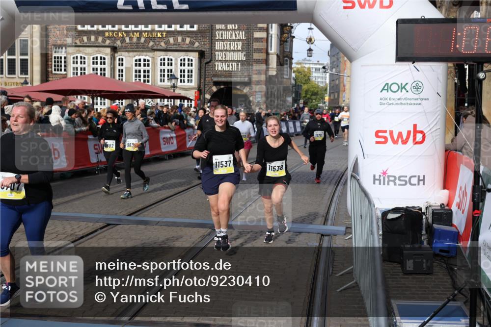 05.10.2025 - 20. swb-Marathon Bremen Yannick Fuchs http://msf.ph/oto/9230410 05.10.2025 11:02:37 Ziel 9468, 9647, 9707, 9802, 9839, 10033, 10093, 10615, 10982, 10983, 11110, 11537, 11538, 11711 meine-sportfotos.de