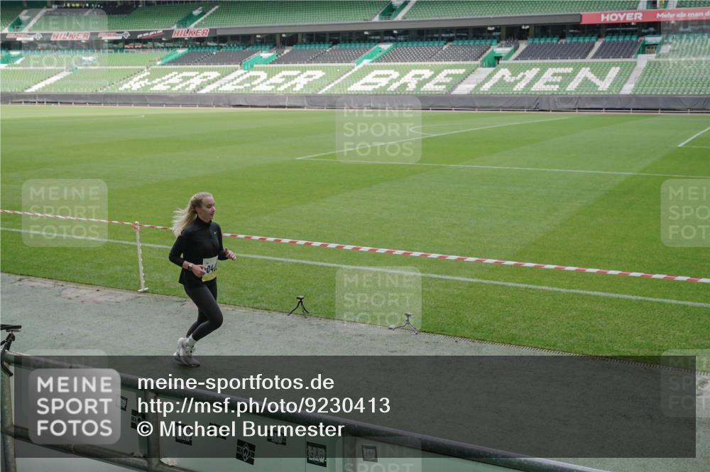 05.10.2025 - 20. swb-Marathon Bremen Michael Burmester http://msf.ph/oto/9230413 05.10.2025 10:29:30 Laufen im Stadion 8787, 8866, 9014, 9218, 9233, 9369, 9385, 9428, 9437, 9478, 9485, 9555, 9556, 9583, 9626, 9627, 9630, 9641, 9674, 9689, 9693, 9696, 9704, 9729, 9740, 9761, 9889, 9924, 9929, 9958, 9969, 9986, 10062, 10073, 10089, 10118, 10170, 10381, 10400, 10534, 10601, 10685, 10715, 10723, 10726, 10733, 10799, 10868, 10877, 10888, 10929, 10932, 10951, 10968, 11005, 11022, 11057, 11119, 11187, 11208, 11288, 11292, 11573, 11637, 9404, 9562, 9706, 10109, 10519, 10875, 10931 meine-sportfotos.de