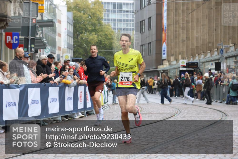 05.10.2025 - 20. swb-Marathon Bremen Strokosch-Dieckow http://msf.ph/oto/9230433 05.10.2025 12:29:16 Ziel 529, 2116 meine-sportfotos.de