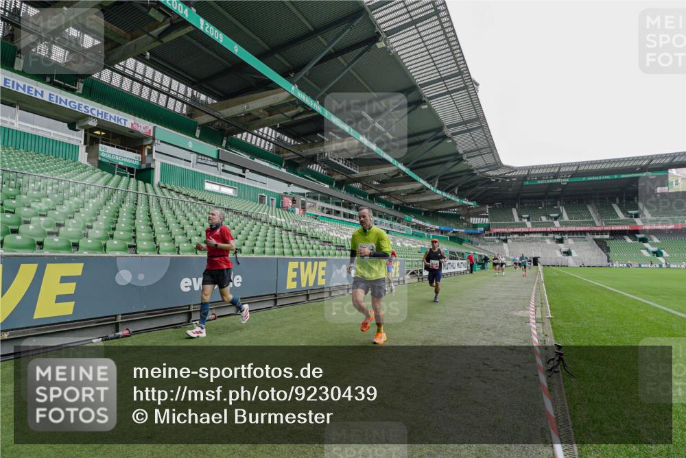 05.10.2025 - 20. swb-Marathon Bremen Michael Burmester http://msf.ph/oto/9230439 05.10.2025 12:47:47 Laufen im Stadion 265, 344, 346, 391, 442, 564, 656, 770, 1205, 1526, 1607, 1635, 1642, 1646, 2360, 2472, 2482, 2613, 2643, 2656, 2872, 2939, 3061, 4215, 4255, 4291, 4313, 4988, 5656, 5831, 5918, 6804, 7070, 7170, 7176, 7492, 7735, 7900, 8013, 223, 502, 505, 545, 818, 862, 1521, 2939, 4966, 6295, 7583 meine-sportfotos.de