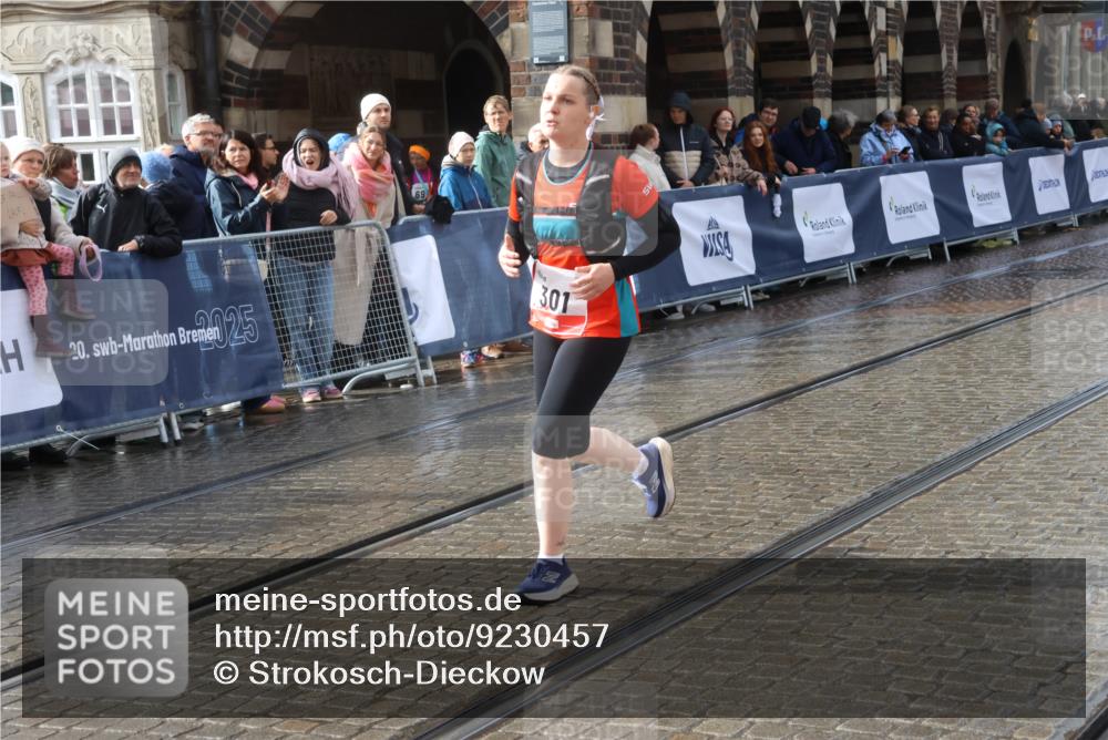 05.10.2025 - 20. swb-Marathon Bremen Strokosch-Dieckow http://msf.ph/oto/9230457 05.10.2025 15:04:27 Ziel 301 meine-sportfotos.de