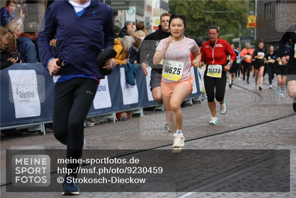 05.10.2025 - 20. swb-Marathon Bremen Strokosch-Dieckow http://msf.ph/oto/9230459 05.10.2025 10:51:58 Ziel 9683, 9939, 10380, 10581, 10625, 10817, 10977, 11136, 11273, 11325, 11394 meine-sportfotos.de