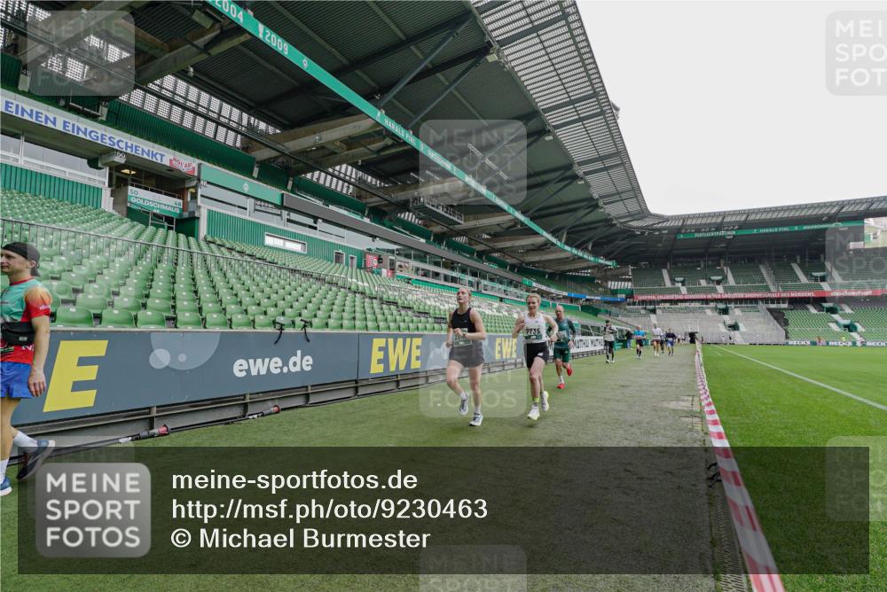 05.10.2025 - 20. swb-Marathon Bremen Michael Burmester http://msf.ph/oto/9230463 05.10.2025 12:47:54 Laufen im Stadion 344, 346, 391, 442, 564, 656, 770, 1205, 1370, 1526, 1607, 1642, 1646, 2241, 2360, 2472, 2482, 2613, 2643, 2656, 2872, 3061, 3768, 4215, 4255, 4291, 4313, 5264, 5656, 5831, 5918, 6804, 7070, 7170, 7176, 7492, 7735, 7831, 7900, 8013, 8729, 223, 265, 391, 502, 505, 545, 862, 1635, 2939, 4966, 4988, 6295 meine-sportfotos.de