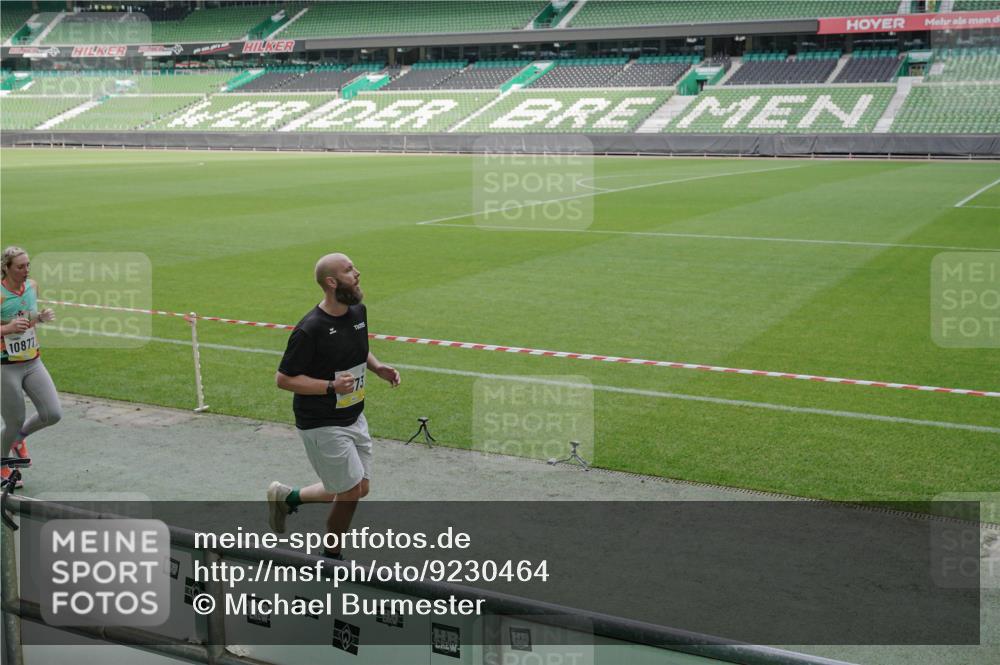 05.10.2025 - 20. swb-Marathon Bremen Michael Burmester http://msf.ph/oto/9230464 05.10.2025 10:29:32 Laufen im Stadion 8787, 8866, 9014, 9218, 9233, 9369, 9385, 9428, 9437, 9478, 9485, 9555, 9556, 9578, 9579, 9583, 9626, 9627, 9630, 9641, 9674, 9689, 9693, 9696, 9704, 9729, 9740, 9761, 9889, 9924, 9929, 9958, 9969, 9986, 10062, 10073, 10089, 10118, 10170, 10381, 10400, 10534, 10601, 10685, 10715, 10723, 10726, 10733, 10799, 10868, 10877, 10888, 10929, 10932, 10951, 10968, 11005, 11022, 11057, 11119, 11187, 11208, 11288, 11292, 11637, 9404, 9562, 10109, 10519, 10875 meine-sportfotos.de