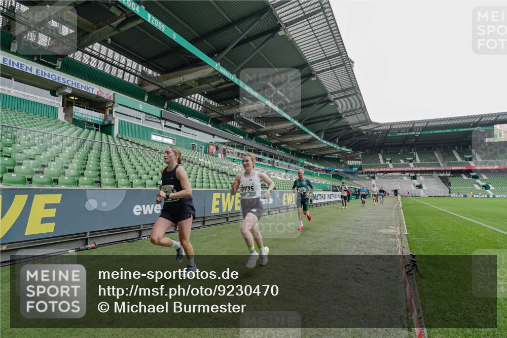 05.10.2025 - 20. swb-Marathon Bremen Michael Burmester http://msf.ph/oto/9230470 05.10.2025 12:47:54 Laufen im Stadion 344, 346, 391, 442, 564, 656, 770, 1205, 1370, 1526, 1607, 1642, 1646, 2241, 2360, 2472, 2482, 2613, 2643, 2656, 2872, 3061, 3768, 4215, 4255, 4291, 4313, 5264, 5656, 5831, 5918, 6804, 7070, 7170, 7176, 7492, 7735, 7831, 7900, 8013, 8729, 223, 265, 391, 502, 505, 545, 862, 1635, 2939, 4966, 4988, 6295 meine-sportfotos.de