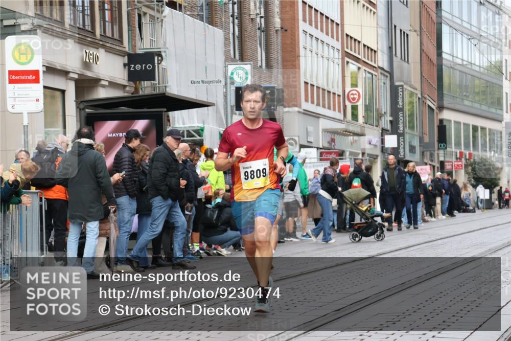 05.10.2025 - 20. swb-Marathon Bremen Strokosch-Dieckow http://msf.ph/oto/9230474 05.10.2025 10:38:06 Ziel 9809, 11430, 9809, 11430 meine-sportfotos.de