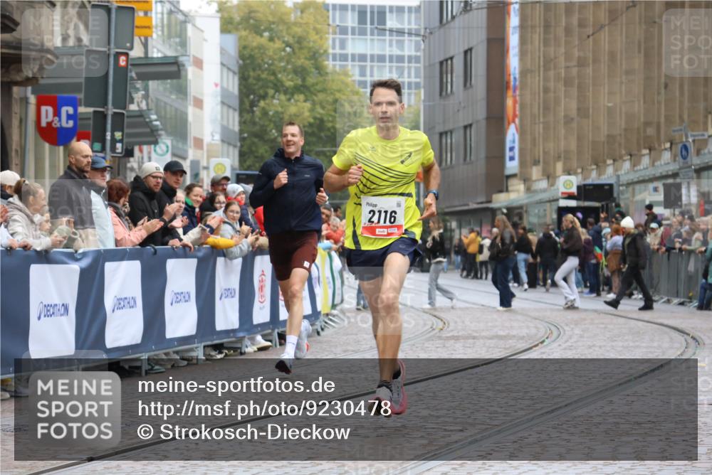 05.10.2025 - 20. swb-Marathon Bremen Strokosch-Dieckow http://msf.ph/oto/9230478 05.10.2025 12:29:16 Ziel 529, 2116 meine-sportfotos.de