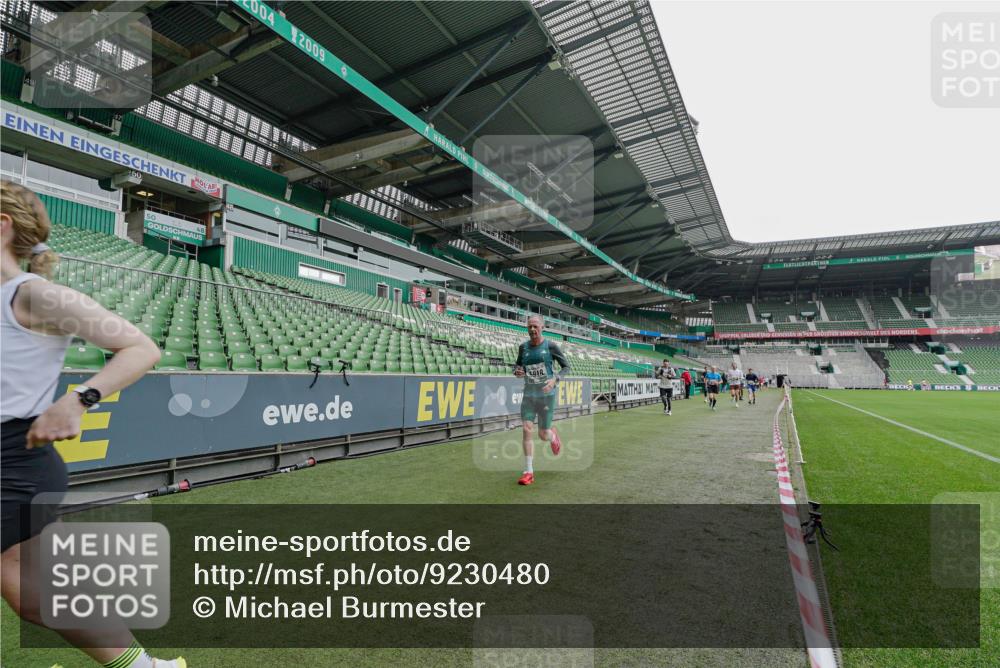 05.10.2025 - 20. swb-Marathon Bremen Michael Burmester http://msf.ph/oto/9230480 05.10.2025 12:47:55 Laufen im Stadion 344, 346, 442, 564, 656, 770, 1205, 1370, 1526, 1607, 1642, 1646, 2241, 2360, 2472, 2482, 2613, 2643, 2656, 2872, 3061, 3768, 4215, 4255, 4291, 4313, 5264, 5656, 5831, 5918, 6804, 7070, 7170, 7176, 7492, 7735, 7831, 7900, 8013, 8729, 223, 265, 391, 502, 505, 545, 862, 1635, 2939, 4966, 4988, 6295 meine-sportfotos.de