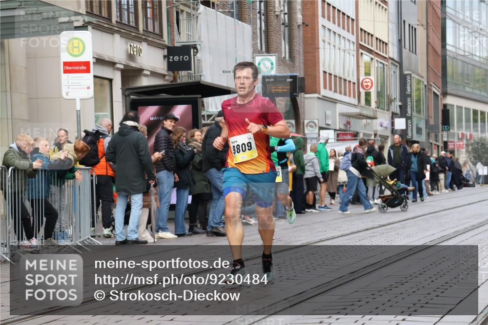05.10.2025 - 20. swb-Marathon Bremen Strokosch-Dieckow http://msf.ph/oto/9230484 05.10.2025 10:38:06 Ziel 9809, 11430, 9809, 11430 meine-sportfotos.de