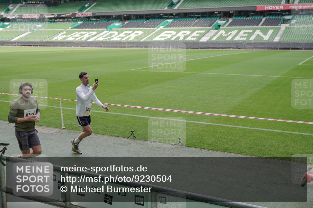 05.10.2025 - 20. swb-Marathon Bremen Michael Burmester http://msf.ph/oto/9230504 05.10.2025 10:29:34 Laufen im Stadion 8787, 8866, 9014, 9218, 9233, 9369, 9385, 9428, 9437, 9478, 9485, 9555, 9556, 9578, 9579, 9583, 9626, 9627, 9630, 9641, 9658, 9674, 9689, 9693, 9696, 9704, 9729, 9740, 9761, 9803, 9889, 9924, 9929, 9958, 9969, 9986, 10073, 10089, 10118, 10170, 10381, 10400, 10432, 10534, 10601, 10685, 10715, 10723, 10726, 10733, 10799, 10868, 10877, 10888, 10923, 10929, 10932, 10951, 10968, 11005, 11022, 11057, 11119, 11187, 11208, 11288, 11292, 11637, 9404, 9562, 10519 meine-sportfotos.de