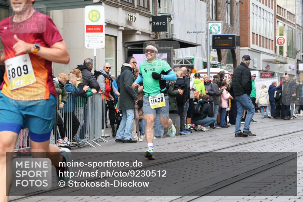 05.10.2025 - 20. swb-Marathon Bremen Strokosch-Dieckow http://msf.ph/oto/9230512 05.10.2025 10:38:07 Ziel 9809, 11430, 9809, 11430 meine-sportfotos.de