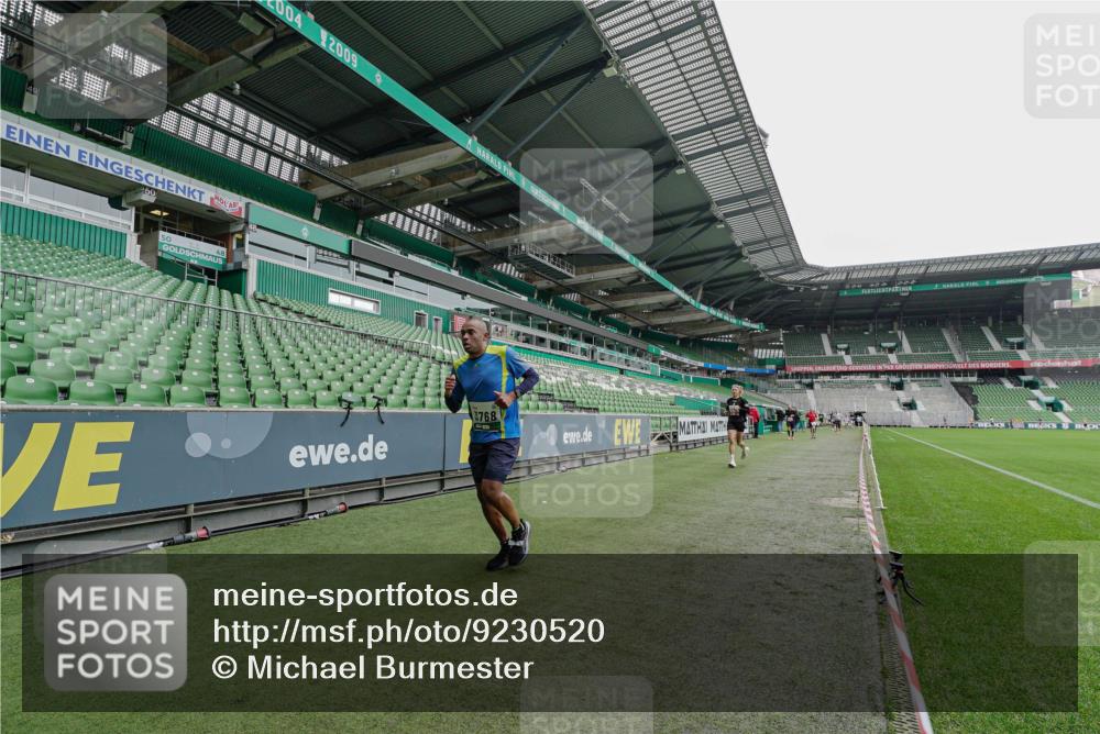 05.10.2025 - 20. swb-Marathon Bremen Michael Burmester http://msf.ph/oto/9230520 05.10.2025 12:48:04 Laufen im Stadion 344, 346, 442, 564, 656, 770, 1205, 1370, 1526, 1607, 1642, 1646, 2241, 2360, 2472, 2482, 2613, 2643, 2656, 2872, 3061, 3324, 3768, 4215, 4255, 4291, 4313, 4353, 5264, 5656, 5831, 5918, 6804, 7070, 7170, 7176, 7492, 7735, 7831, 7900, 8729, 8932, 265, 391, 505, 1635, 2939, 4966, 4988, 5831, 7170, 8013 meine-sportfotos.de