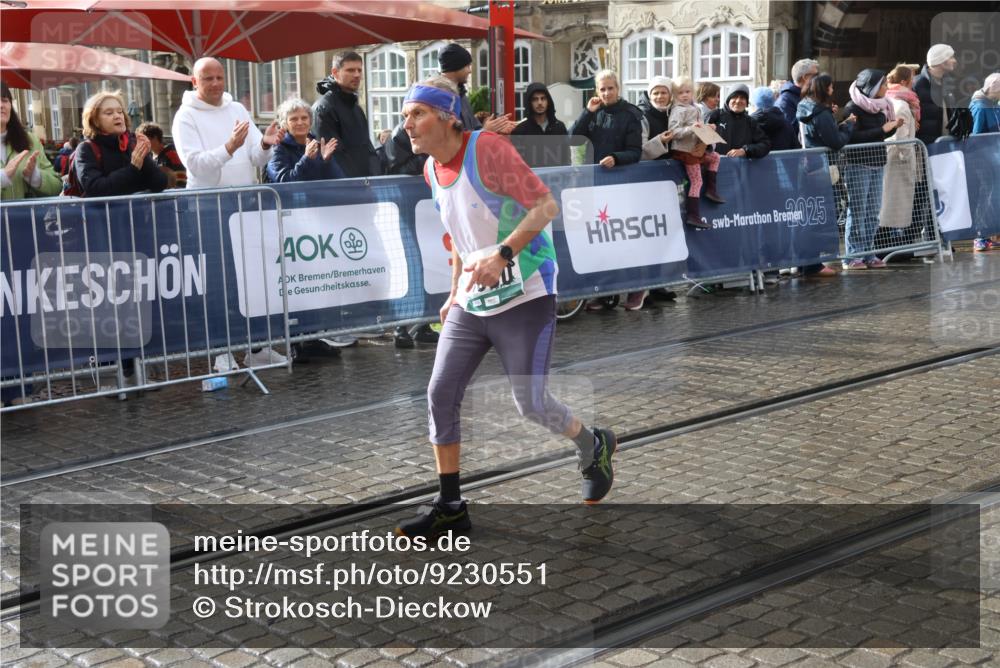05.10.2025 - 20. swb-Marathon Bremen Strokosch-Dieckow http://msf.ph/oto/9230551 05.10.2025 15:05:01 Ziel 394, 6350 meine-sportfotos.de