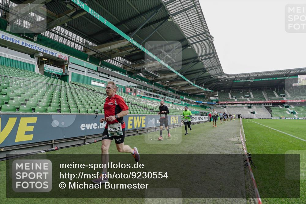 05.10.2025 - 20. swb-Marathon Bremen Michael Burmester http://msf.ph/oto/9230554 05.10.2025 12:48:13 Laufen im Stadion 344, 346, 564, 656, 1205, 1370, 1526, 1607, 1642, 1646, 1724, 2241, 2360, 2643, 2656, 2974, 3061, 3324, 3768, 3819, 4215, 4291, 4313, 4353, 5103, 5264, 5786, 5918, 6251, 6804, 7176, 7492, 7735, 7831, 7900, 8244, 8729, 8923, 8932, 391, 442, 770, 2472, 2482, 2613, 2872, 3061, 4215, 4255, 5656, 5831, 7070, 7170, 8013 meine-sportfotos.de