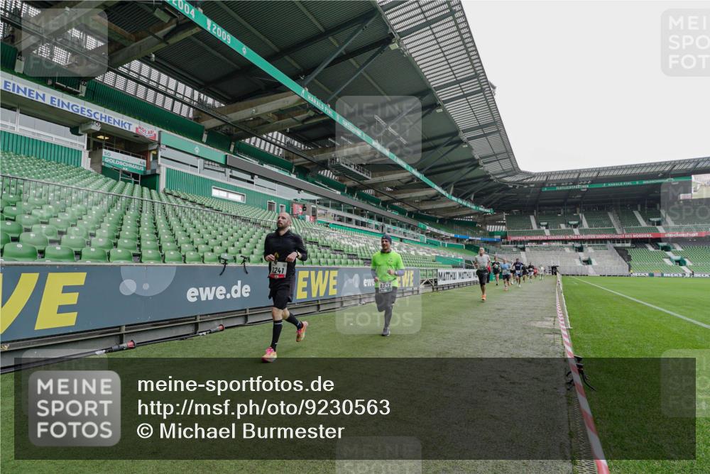 05.10.2025 - 20. swb-Marathon Bremen Michael Burmester http://msf.ph/oto/9230563 05.10.2025 12:48:14 Laufen im Stadion 344, 346, 564, 656, 1205, 1370, 1526, 1607, 1642, 1646, 1724, 2241, 2360, 2643, 2656, 2974, 3324, 3768, 3819, 4291, 4313, 4353, 5103, 5264, 5786, 5918, 6251, 6804, 7176, 7492, 7735, 7831, 7900, 8244, 8729, 8923, 8932, 391, 442, 770, 2472, 2482, 2613, 2872, 3061, 4215, 4255, 5656, 5831, 7070, 7170, 8013 meine-sportfotos.de