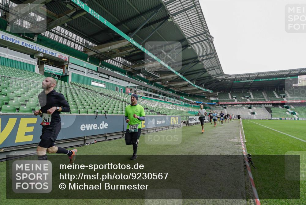 05.10.2025 - 20. swb-Marathon Bremen Michael Burmester http://msf.ph/oto/9230567 05.10.2025 12:48:15 Laufen im Stadion 344, 346, 564, 656, 1205, 1370, 1526, 1607, 1642, 1646, 1724, 2241, 2360, 2643, 2656, 2974, 3324, 3768, 3819, 4291, 4313, 4353, 5103, 5264, 5786, 5918, 6251, 6804, 7176, 7492, 7735, 7831, 7900, 8244, 8729, 8923, 8932, 442, 770, 2472, 2482, 2613, 2872, 3061, 4215, 4255, 5656, 5831, 7070, 7170, 8013 meine-sportfotos.de