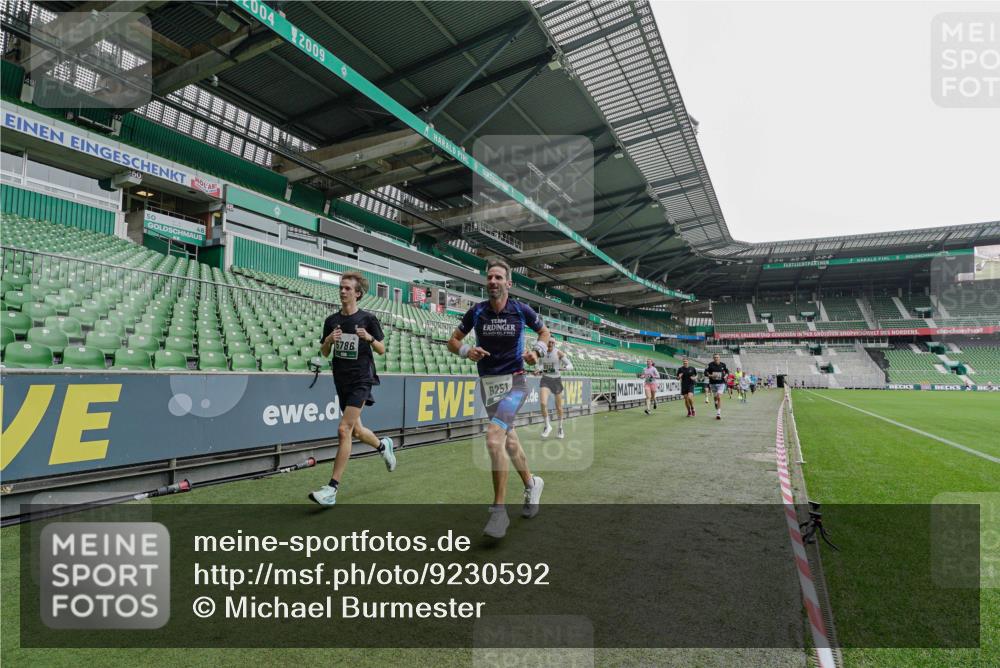 05.10.2025 - 20. swb-Marathon Bremen Michael Burmester http://msf.ph/oto/9230592 05.10.2025 12:48:21 Laufen im Stadion 492, 564, 1370, 1526, 1607, 1642, 1646, 1724, 2241, 2360, 2643, 2656, 2974, 3320, 3324, 3768, 3819, 4353, 5103, 5264, 5786, 5918, 6251, 6632, 6804, 7492, 7735, 7831, 7900, 8244, 8729, 8897, 8923, 8932, 344, 346, 442, 656, 770, 1205, 2472, 2482, 2613, 2872, 3061, 4215, 4255, 4291, 4313, 5656, 5831, 7070, 7170, 7176 meine-sportfotos.de