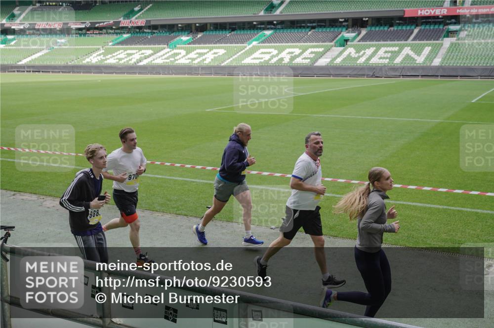 05.10.2025 - 20. swb-Marathon Bremen Michael Burmester http://msf.ph/oto/9230593 05.10.2025 10:29:38 Laufen im Stadion 8787, 8866, 9014, 9199, 9218, 9233, 9261, 9369, 9385, 9428, 9437, 9478, 9485, 9555, 9556, 9578, 9579, 9583, 9626, 9627, 9630, 9641, 9658, 9674, 9689, 9693, 9696, 9704, 9729, 9740, 9761, 9803, 9889, 9924, 9929, 9958, 9969, 9986, 10073, 10089, 10118, 10170, 10246, 10381, 10400, 10432, 10534, 10601, 10685, 10715, 10723, 10726, 10733, 10781, 10799, 10868, 10877, 10923, 10929, 10932, 10951, 10968, 11005, 11022, 11057, 11119, 11187, 11208, 11288, 11298, 9404 meine-sportfotos.de