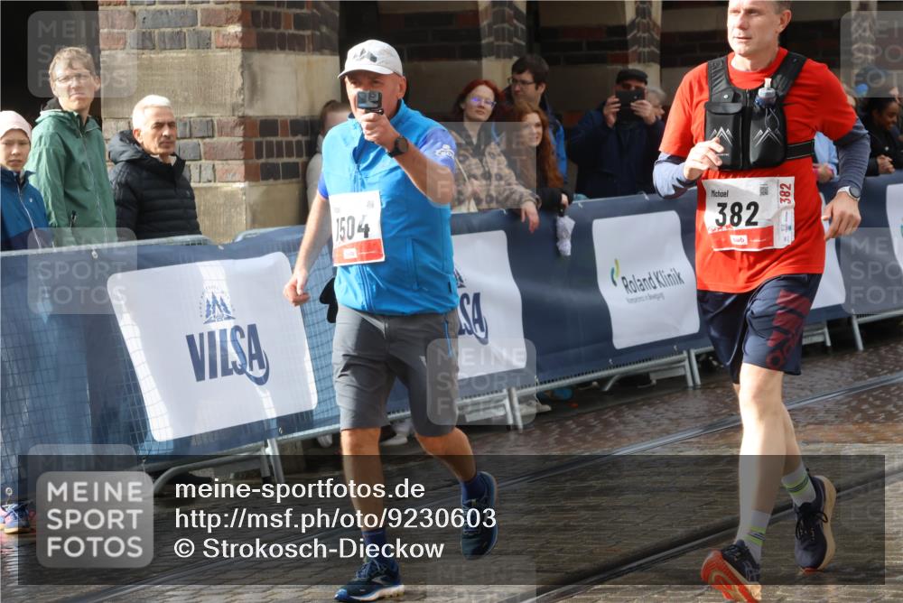 05.10.2025 - 20. swb-Marathon Bremen Strokosch-Dieckow http://msf.ph/oto/9230603 05.10.2025 15:05:11 Ziel 382 meine-sportfotos.de